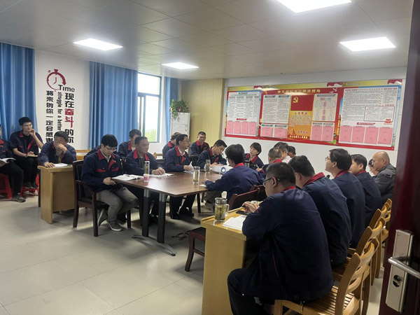 王伍升到建材研究室、建材公司調(diào)研